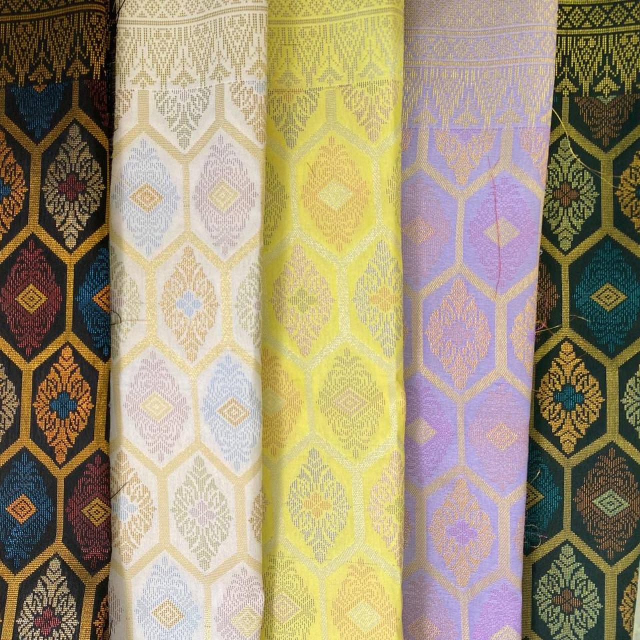 Honeycomb Metallic Songket 44"