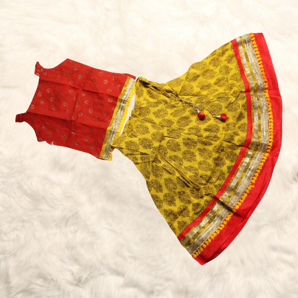 Kamdar Aadhira Girls Pattu Pavadai Sattai Lehenga Choli Set Skirt Pakaian Bertingkat Cetak Bunga dengan Atasan Tanpa Lengan Gaya Tank-Top Pakaian Mewah Cantik untuk Deepavali Diwali Pakaian Kanak-kanak Kasual Kapas Emas