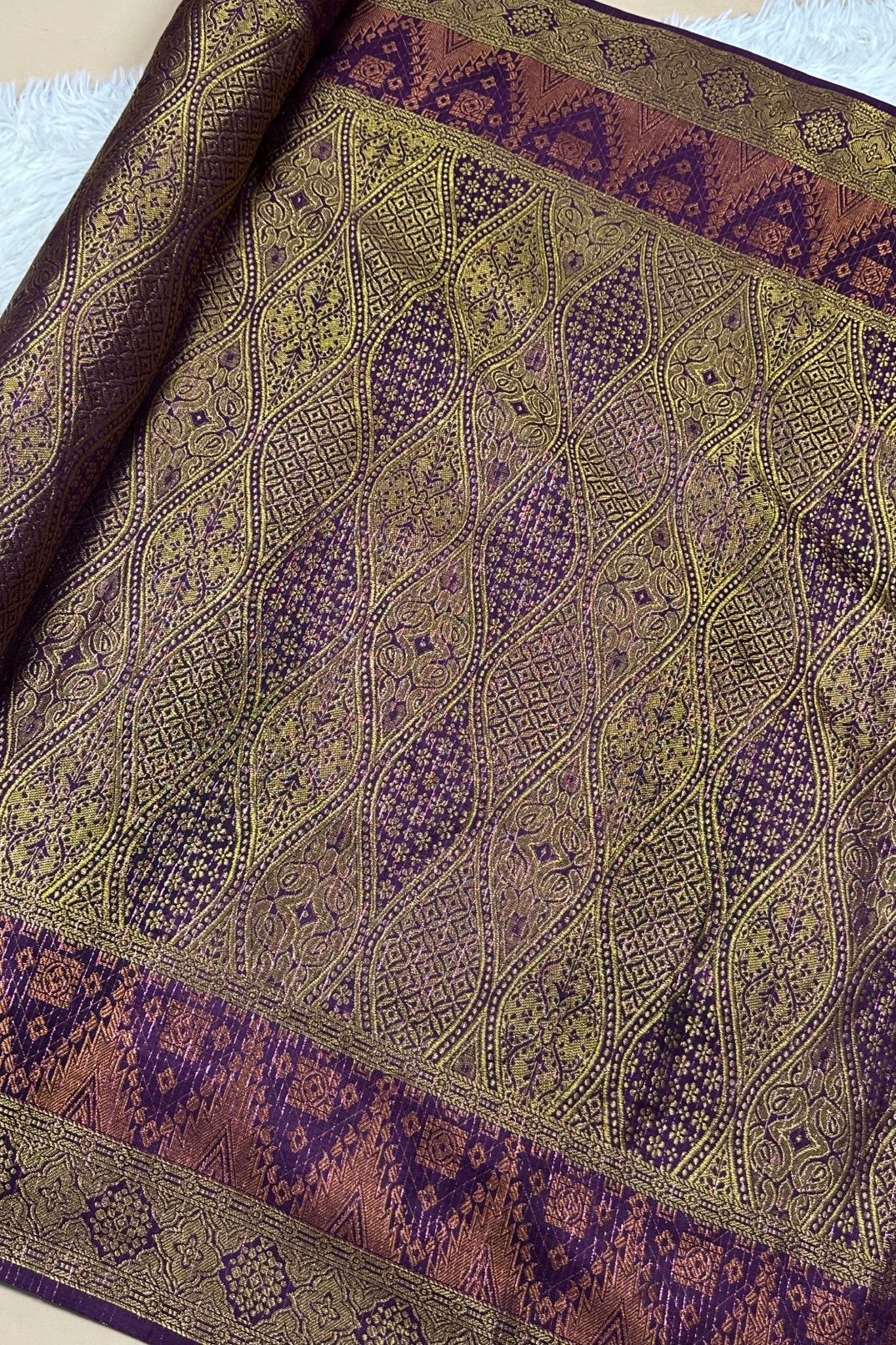 Gelung Emas Metallic Songket 44"