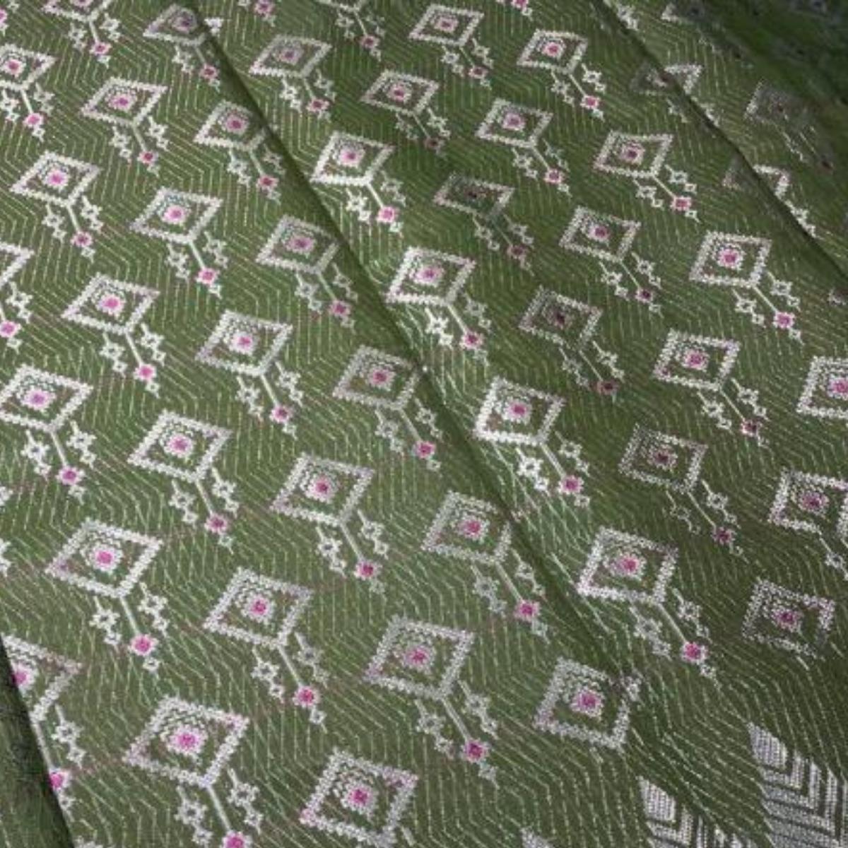Berlian Perak Metallic Songket 44"