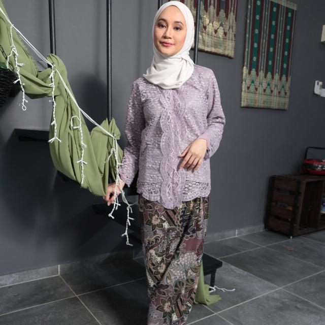 Ainul Lace Kurung Kebaya with Batik Print Pario Skirt