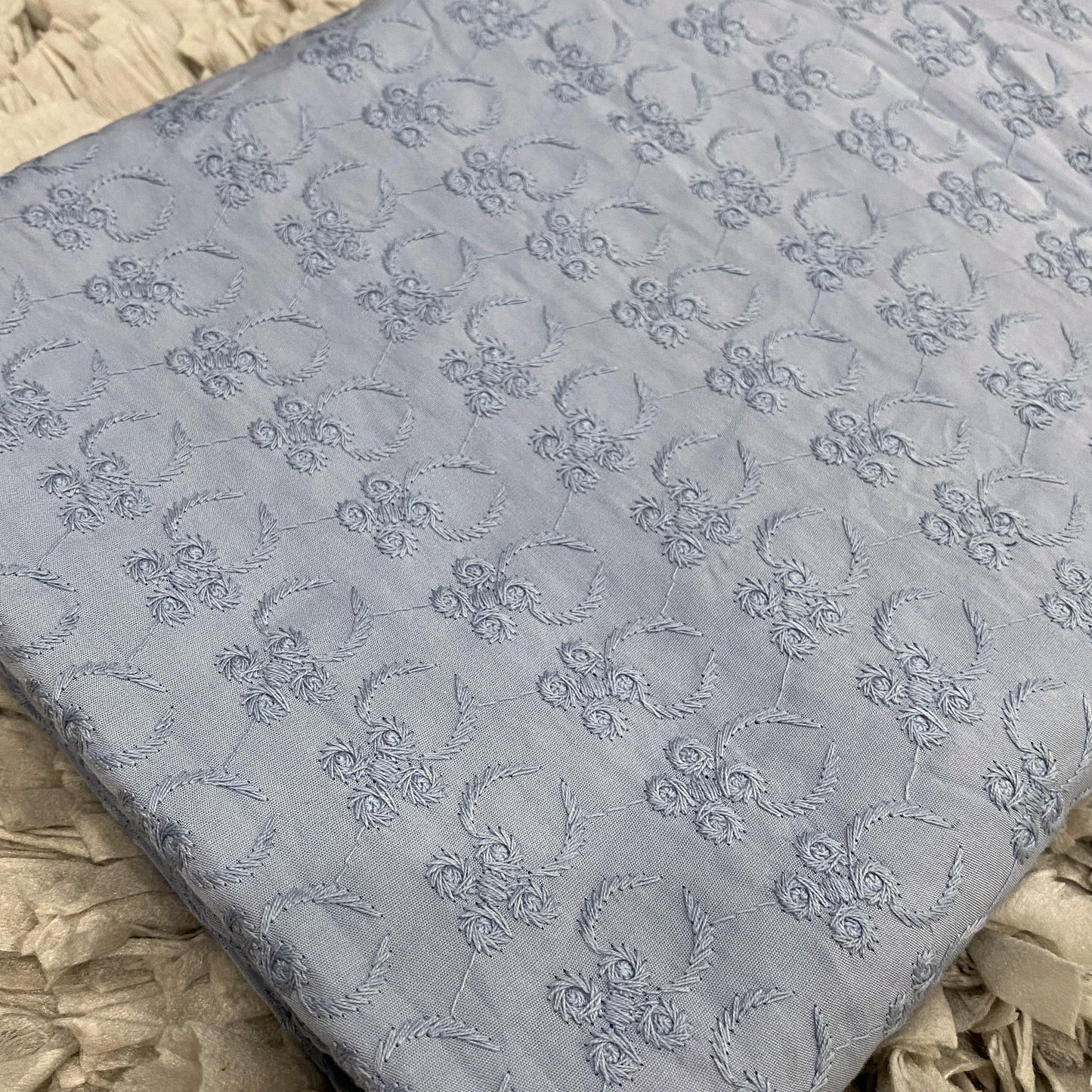 Floral Ring Pure Cotton Embroidery Bidang 44'' Open Meter Cotton Cambric Chikan Moden Raya 2024 Kain Pasang Moden Terbaru 2024 Style Murah Estetik bergaya Raya Tema Raya Baju Kurung Terlaris