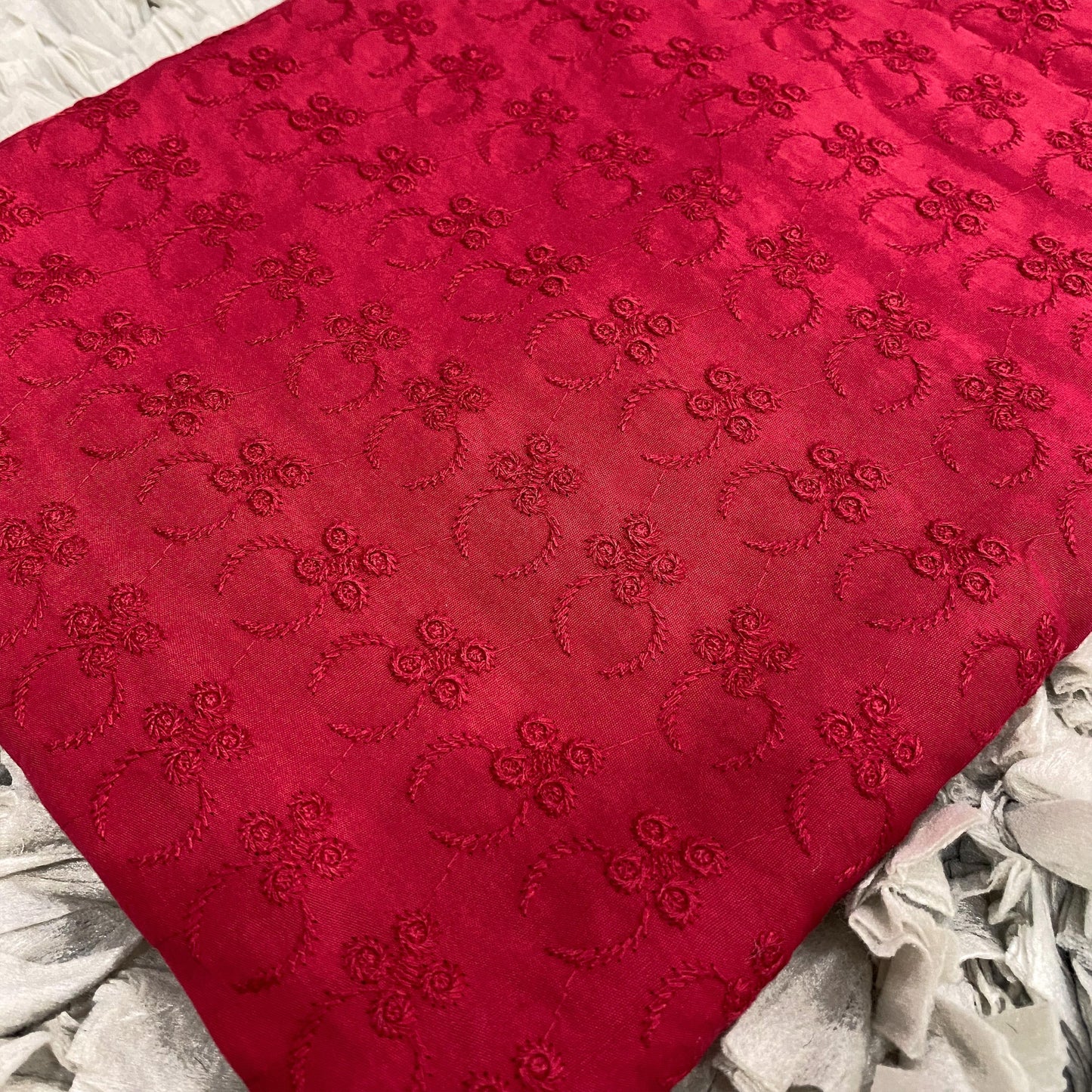 Floral Ring Pure Cotton Embroidery Bidang 44'' Open Meter Cotton Cambric Chikan Moden Raya 2024 Kain Pasang Moden Terbaru 2024 Style Murah Estetik bergaya Raya Tema Raya Baju Kurung Terlaris