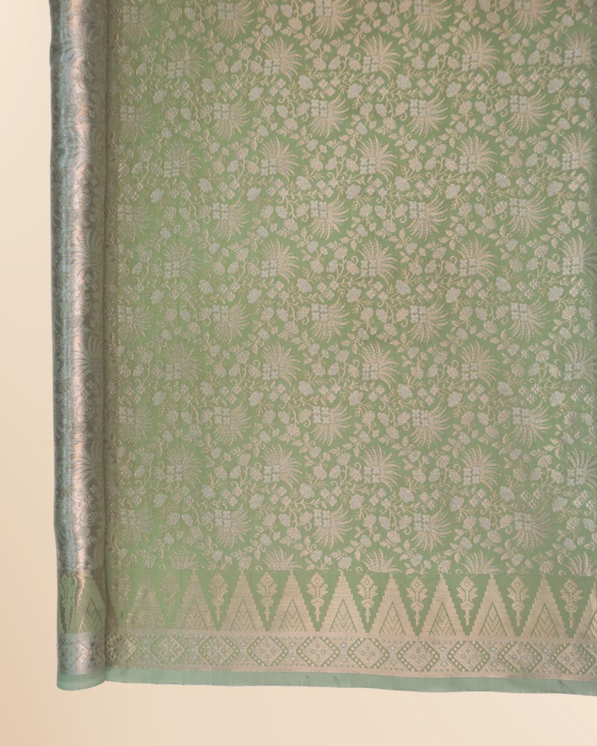 Amsyar Gold Jacquard with Stone 44"