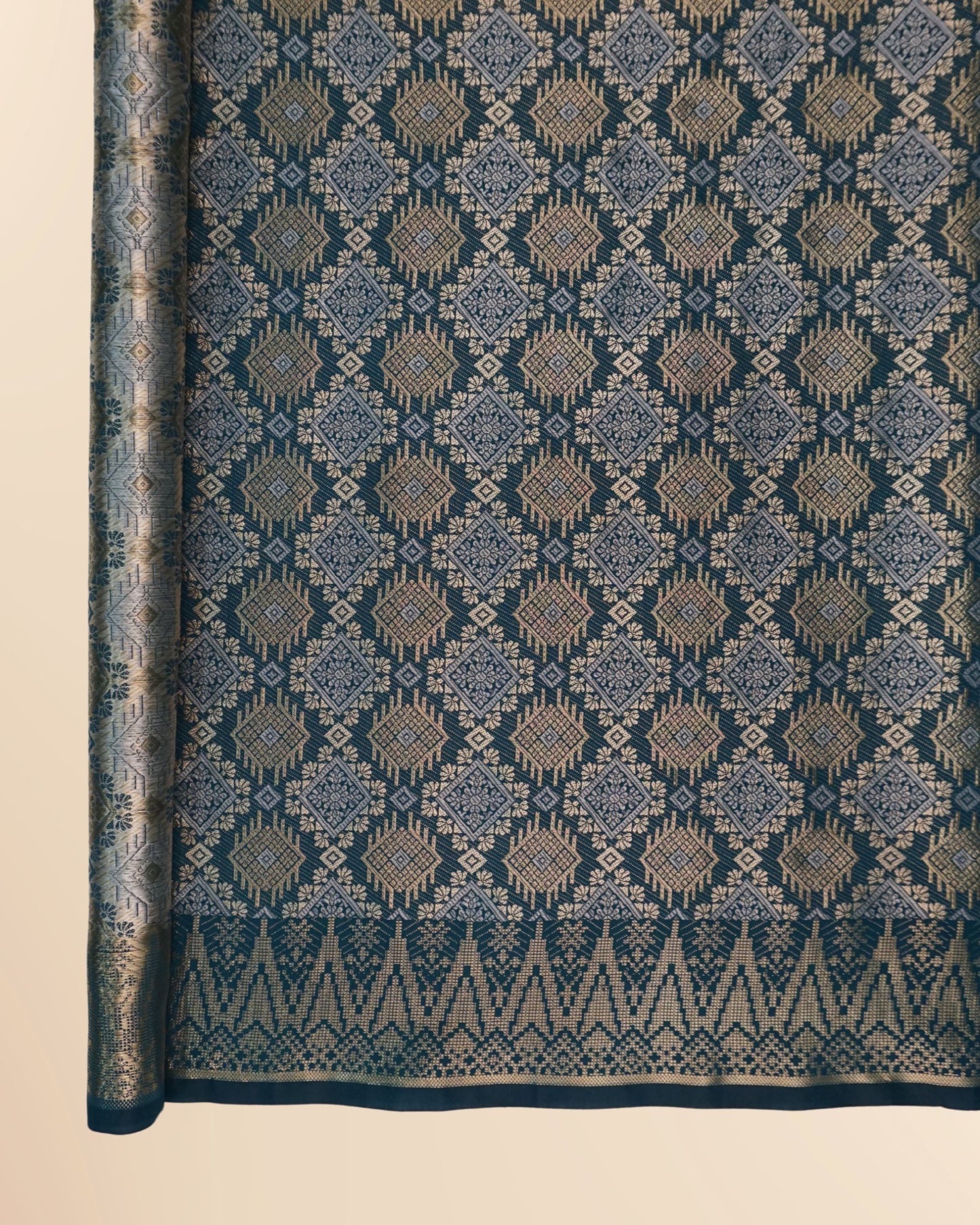 Dayyan Jacquard Songket 44"