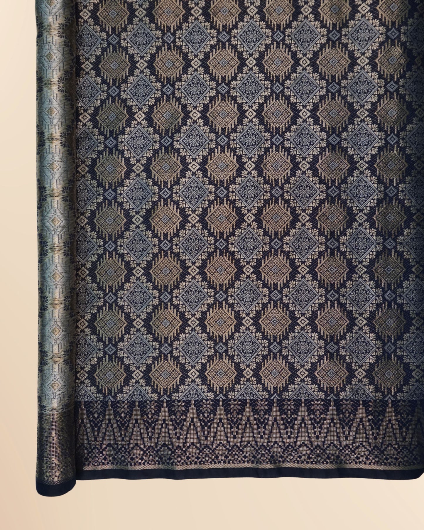 Dayyan Jacquard Songket 44"