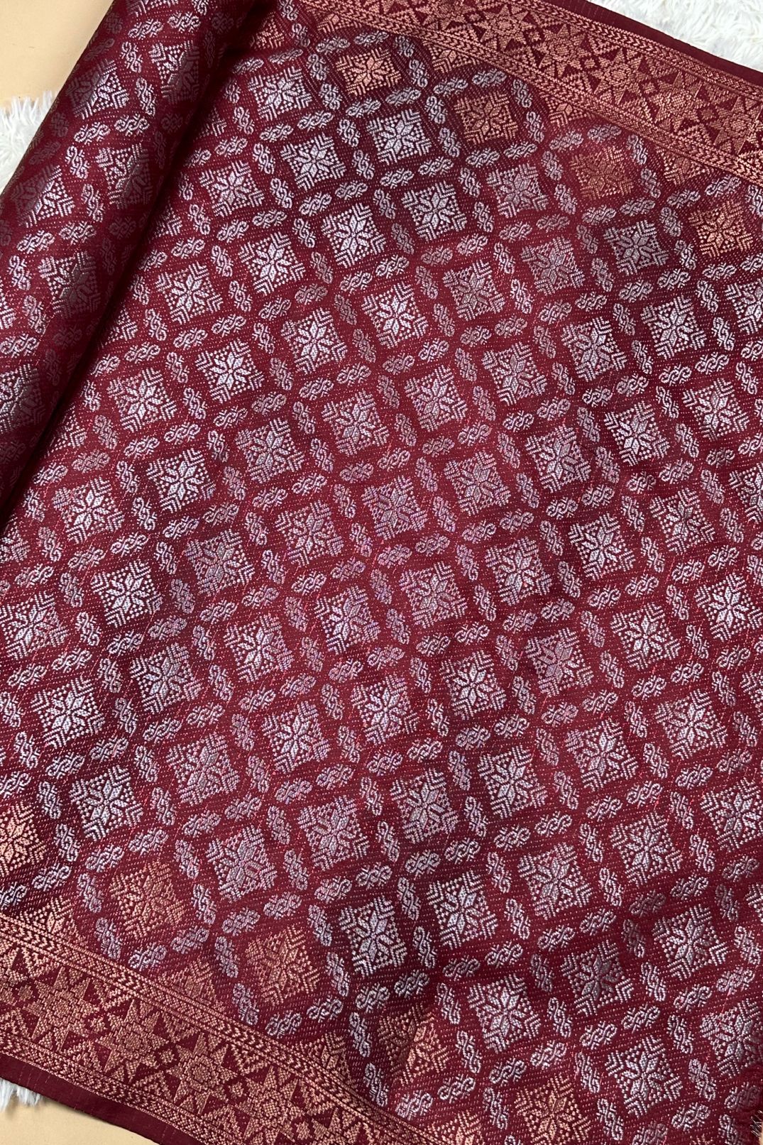 Peti Perak Metallic Songket 44"