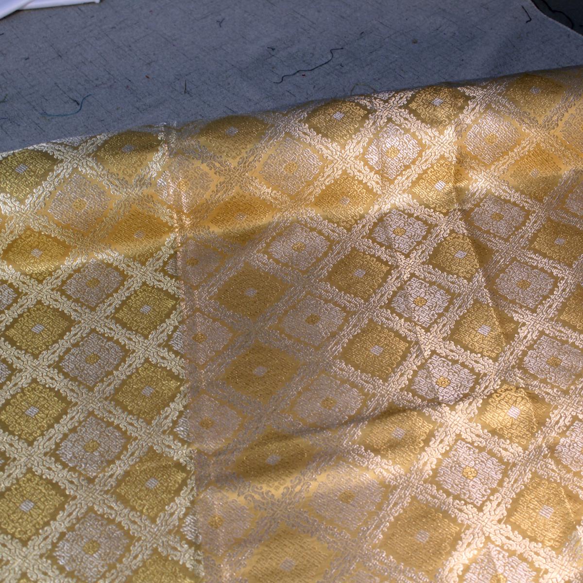 Diamond Toned Jacquard Songket 44"