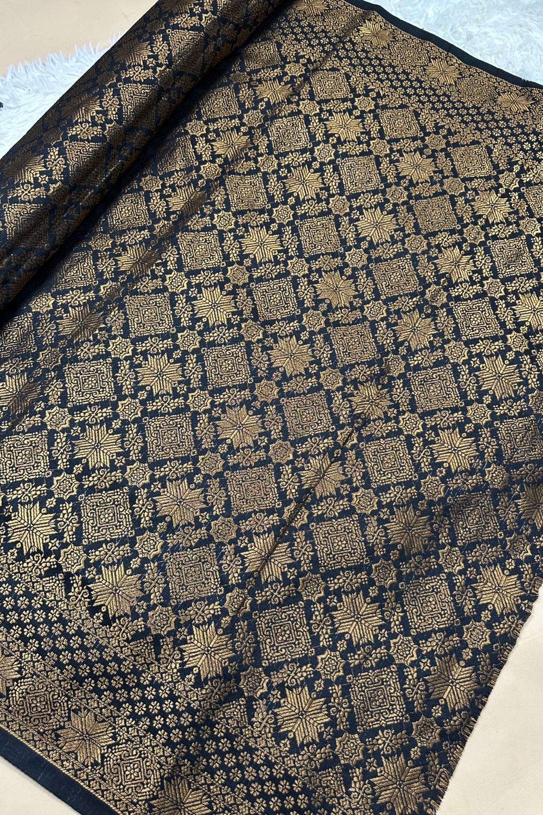 Bintang Berlian Metallic Songket 44"