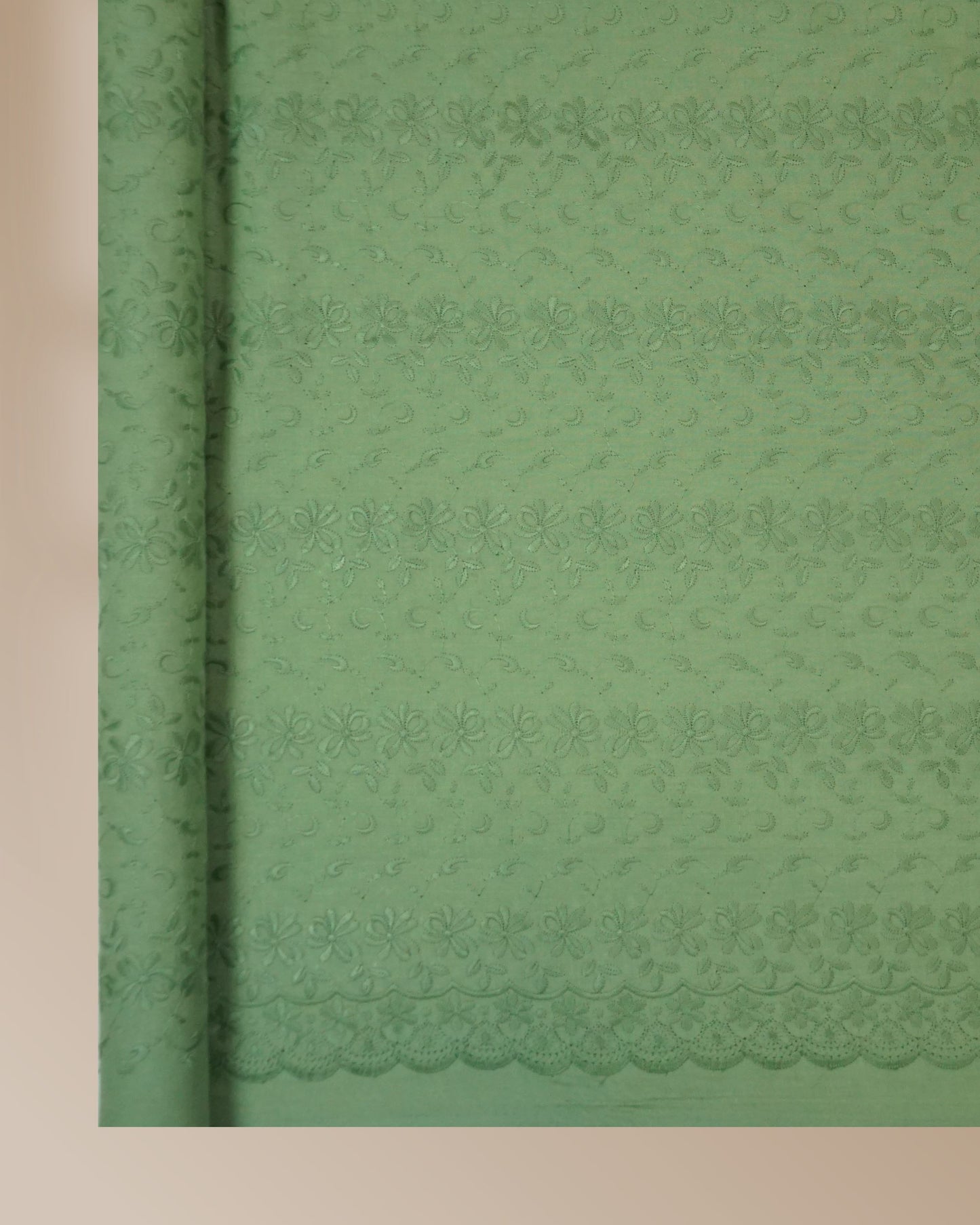 Lily Poly Cotton Embroidery 44"