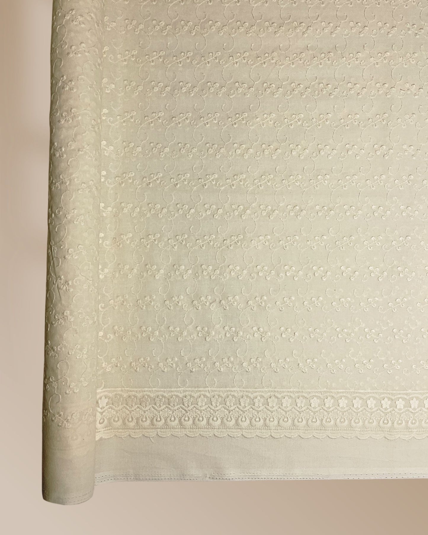Dots Cotton Cambric Embroidery 40S 44"