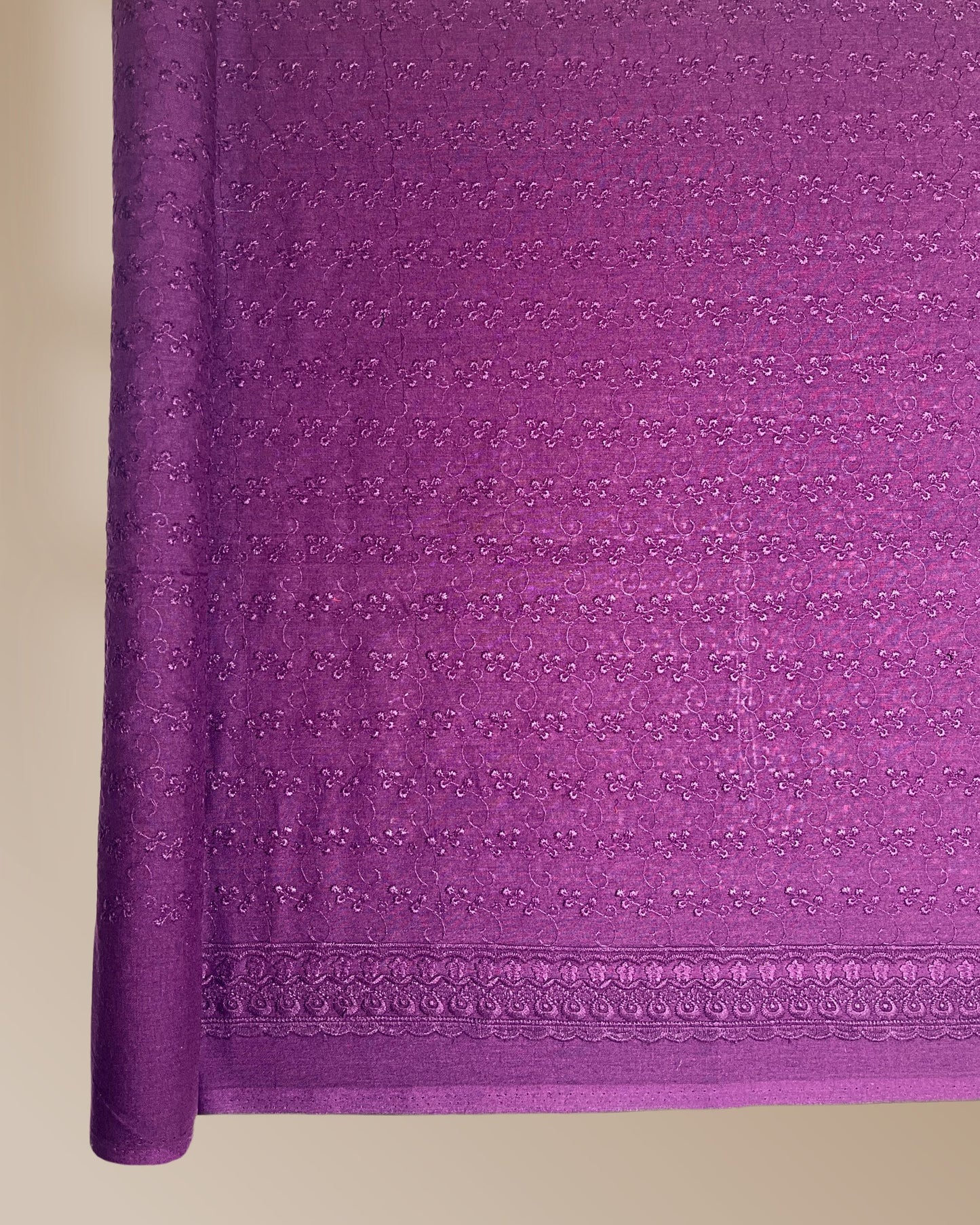 Dots Cotton Cambric Embroidery 40S 44"