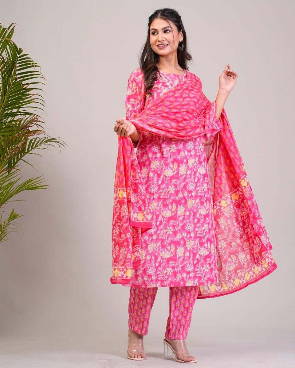 Set Kurti Kapas Premium KAMDAR Suman Dengan Dupatta Sedia untuk Wanita Tema Pakaian Trendi Bollywood Pakaian Tradisional Deepavali 2024 Lengan Pakaian