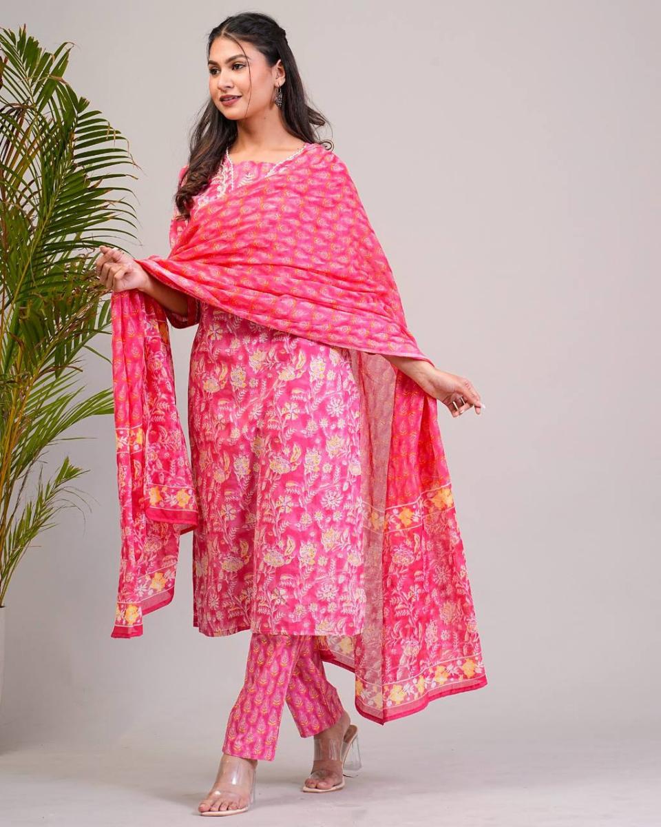 Set Kurti Kapas Premium KAMDAR Suman Dengan Dupatta Sedia untuk Wanita Tema Pakaian Trendi Bollywood Pakaian Tradisional Deepavali 2024 Lengan Pakaian