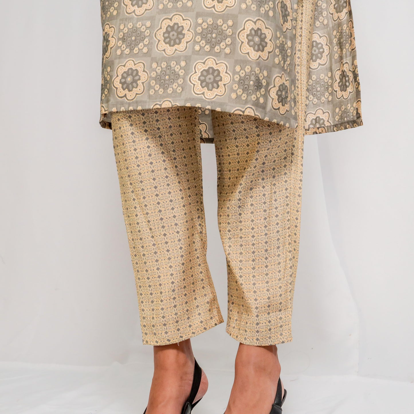 KAMDAR Rupali Kurti dengan Seluar Set 2-dalam-1 Sedia untuk Wanita (S - 3XL) Set Pallazo Pakaian Kuil Ketibaan Baru Pakaian Tradisional yang Cantik & Bergaya Pakaian Fesyen Deepavali