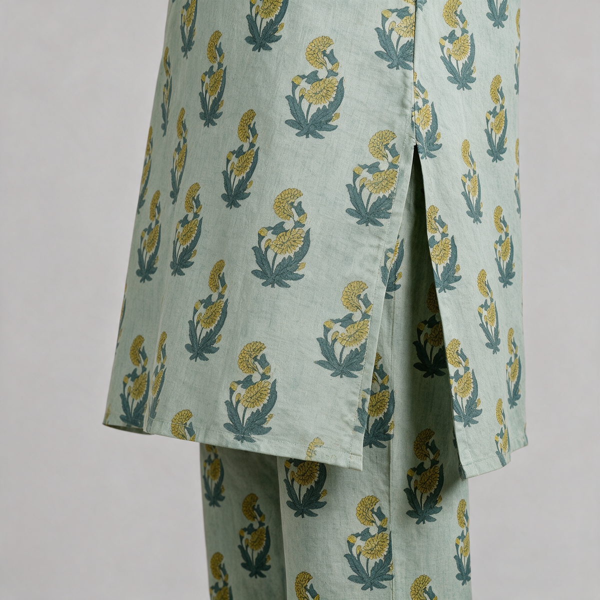 Women's Floral Buta Print Kurta Set - Hem