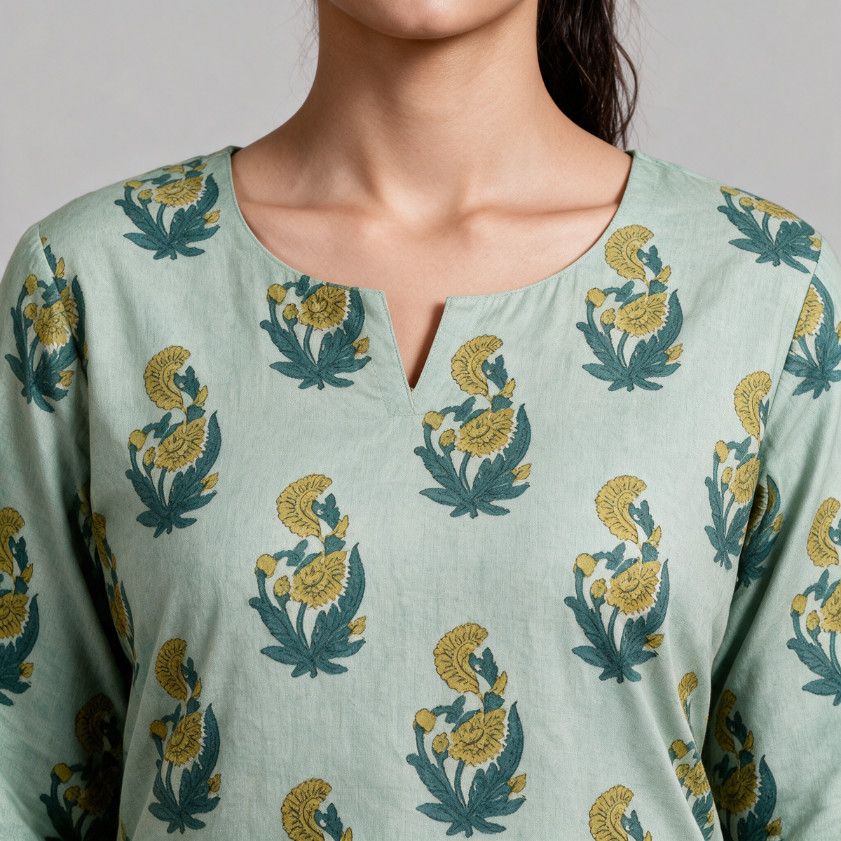 Women's Floral Buta Print Kurta Set - Neckline