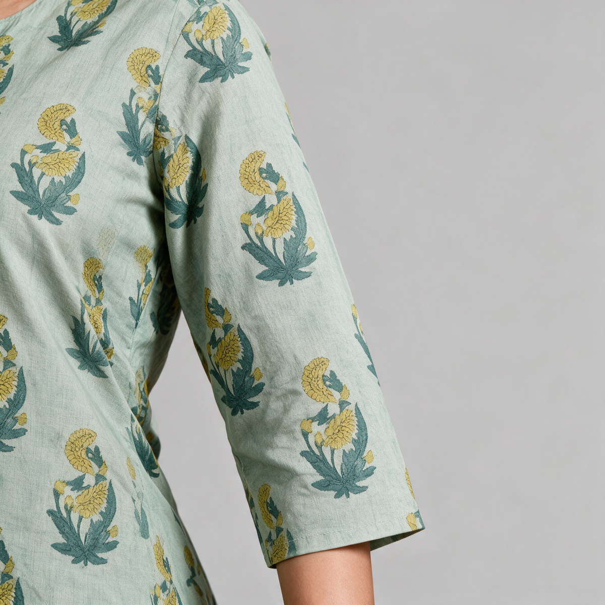 Women's Floral Buta Print Kurta Set - Sleeve
