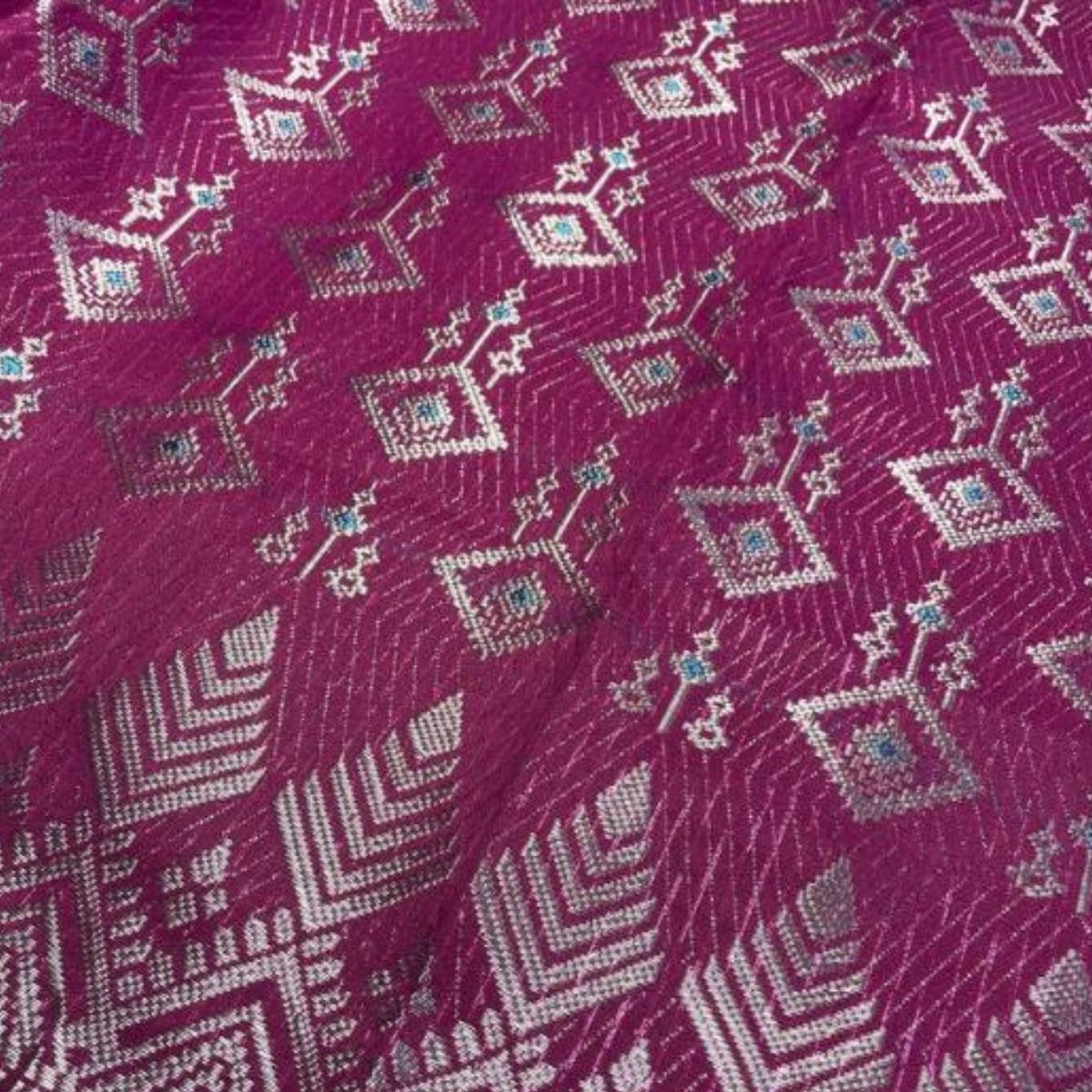 Berlian Perak Metallic Songket 44"