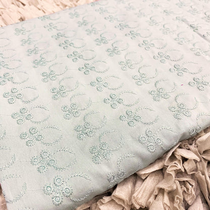 Floral Ring Pure Cotton Embroidery Bidang 44'' Open Meter Cotton Cambric Chikan Moden Raya 2024 Kain Pasang Moden Terbaru 2024 Style Murah Estetik bergaya Raya Tema Raya Baju Kurung Terlaris
