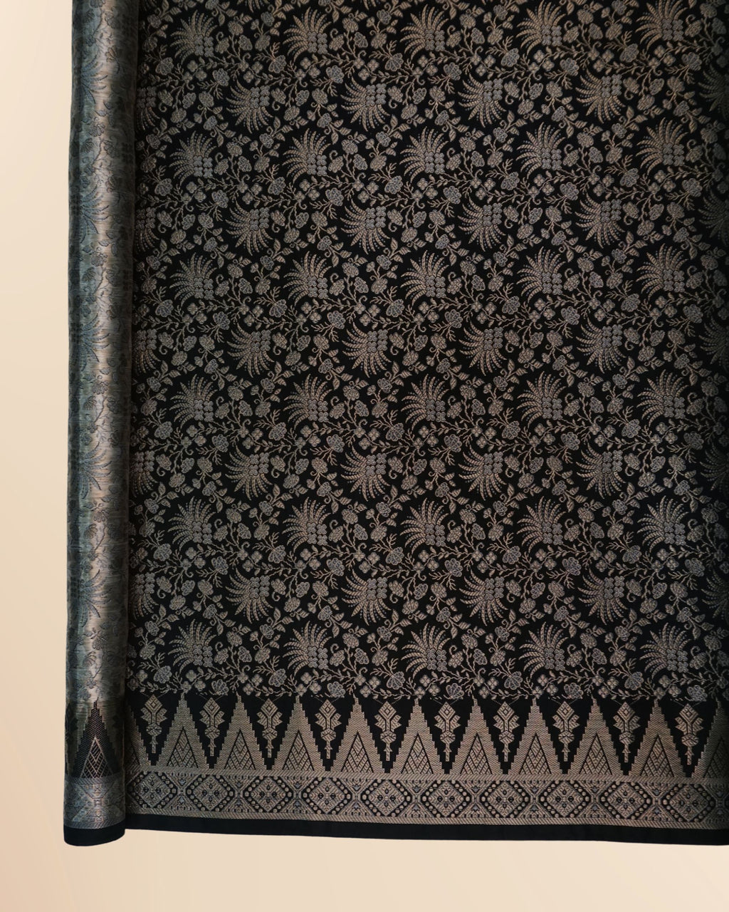 Amsyar Gold Jacquard with Stone 44"