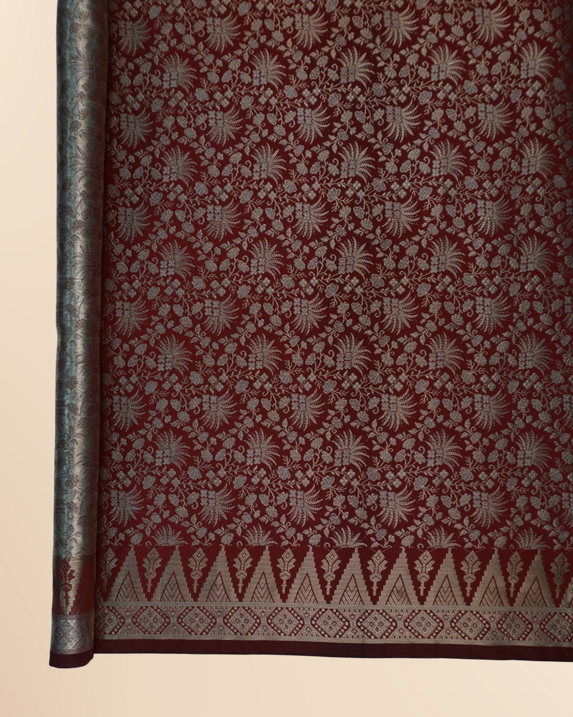 Amsyar Gold Jacquard with Stone 44"