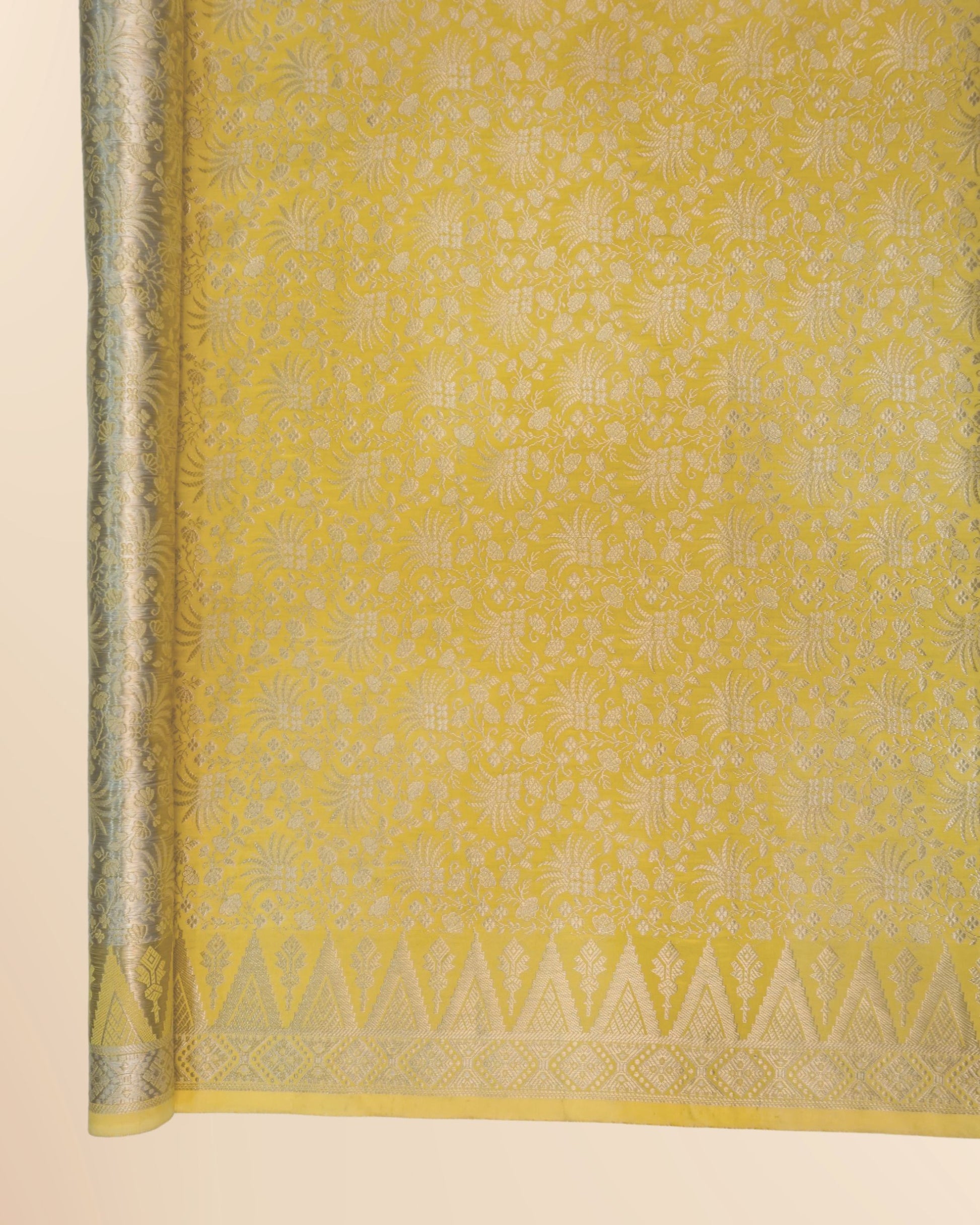 Amsyar Gold Jacquard with Stone 44"