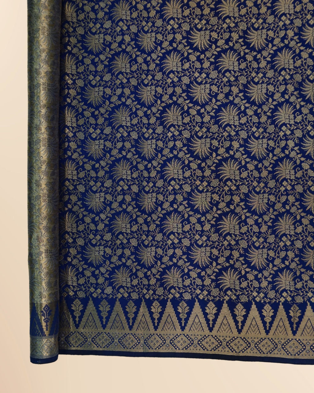 Amsyar Gold Jacquard with Stone 44"
