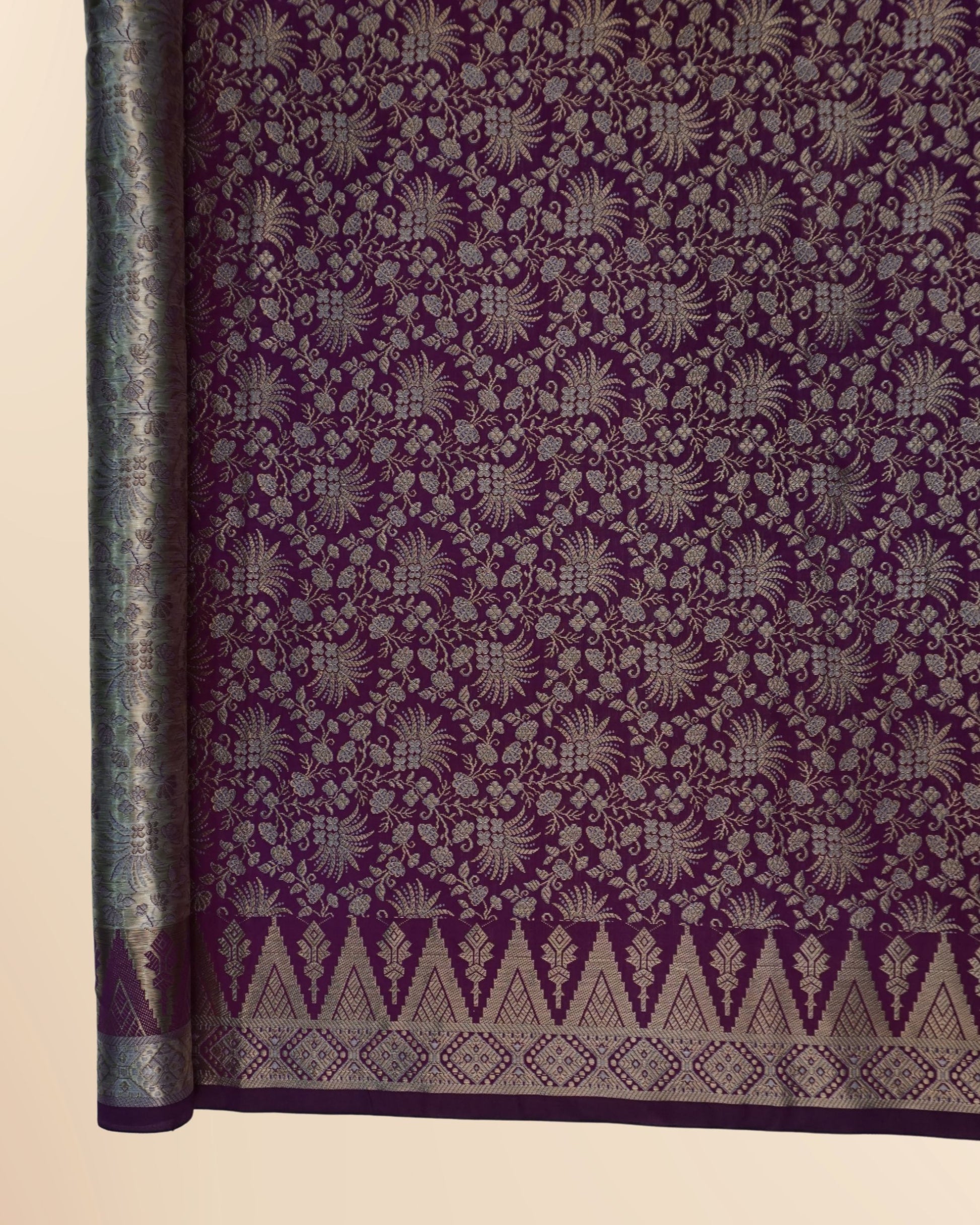 Amsyar Gold Jacquard with Stone 44"