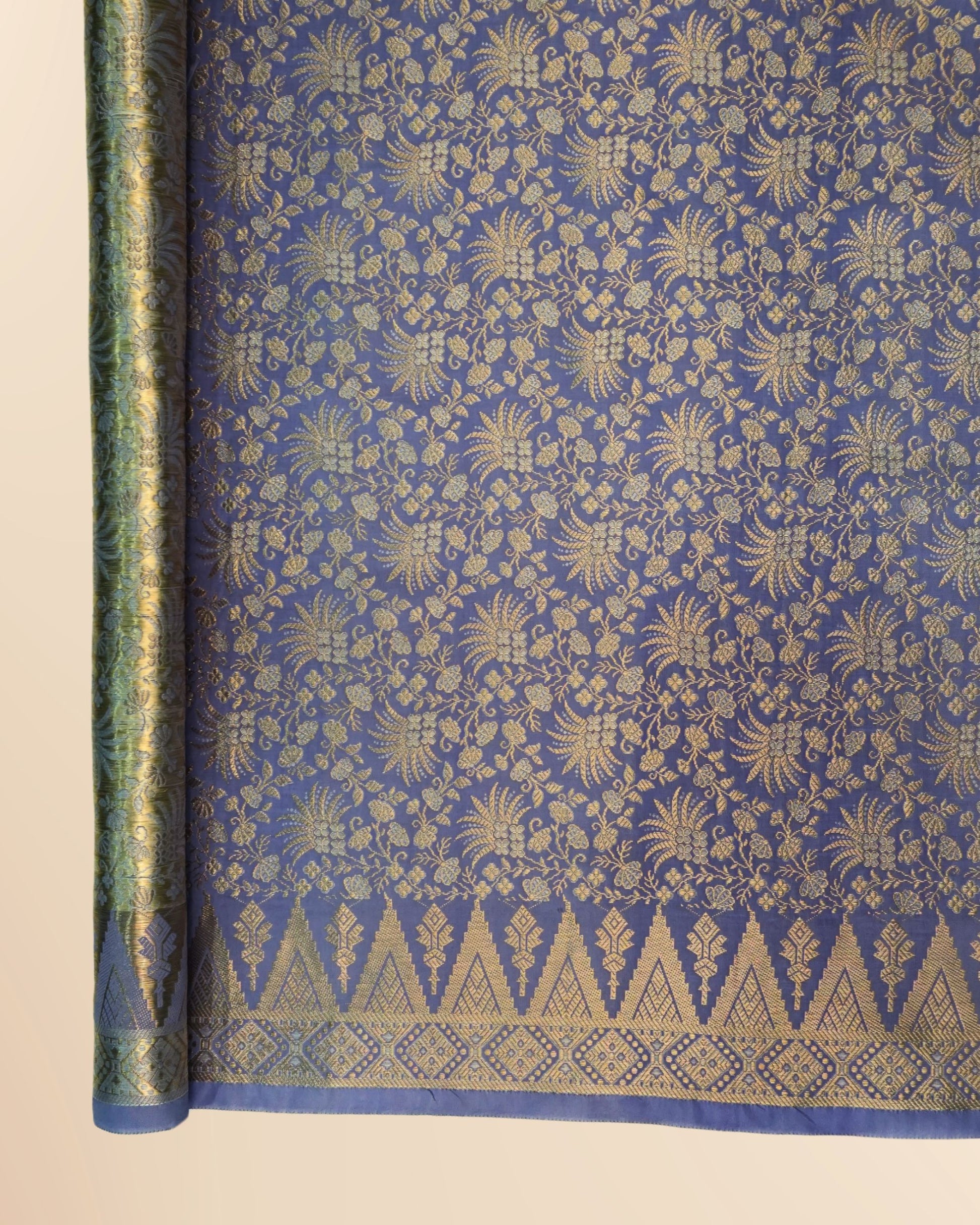 Amsyar Gold Jacquard with Stone 44"