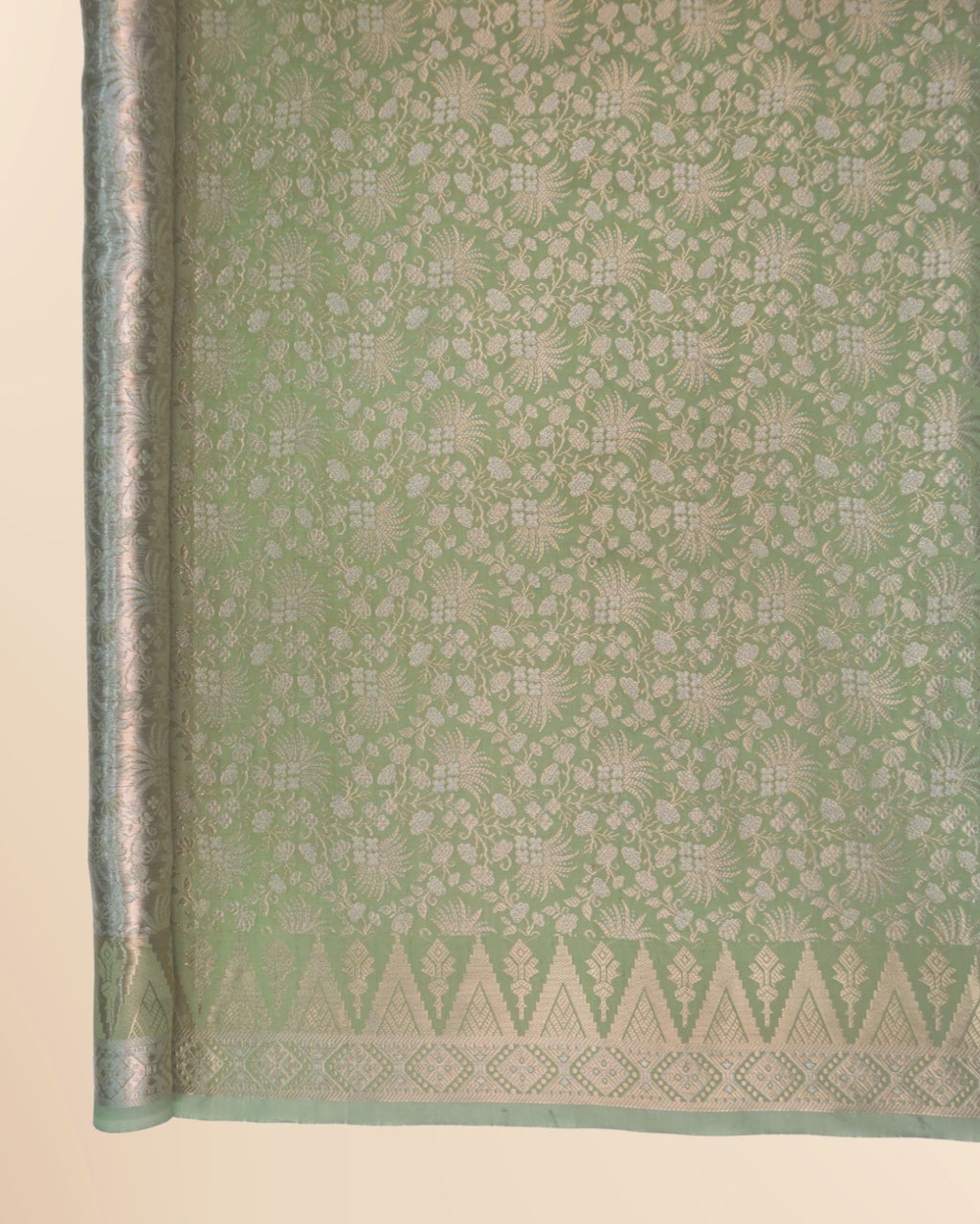 Amsyar Gold Jacquard with Stone 44"