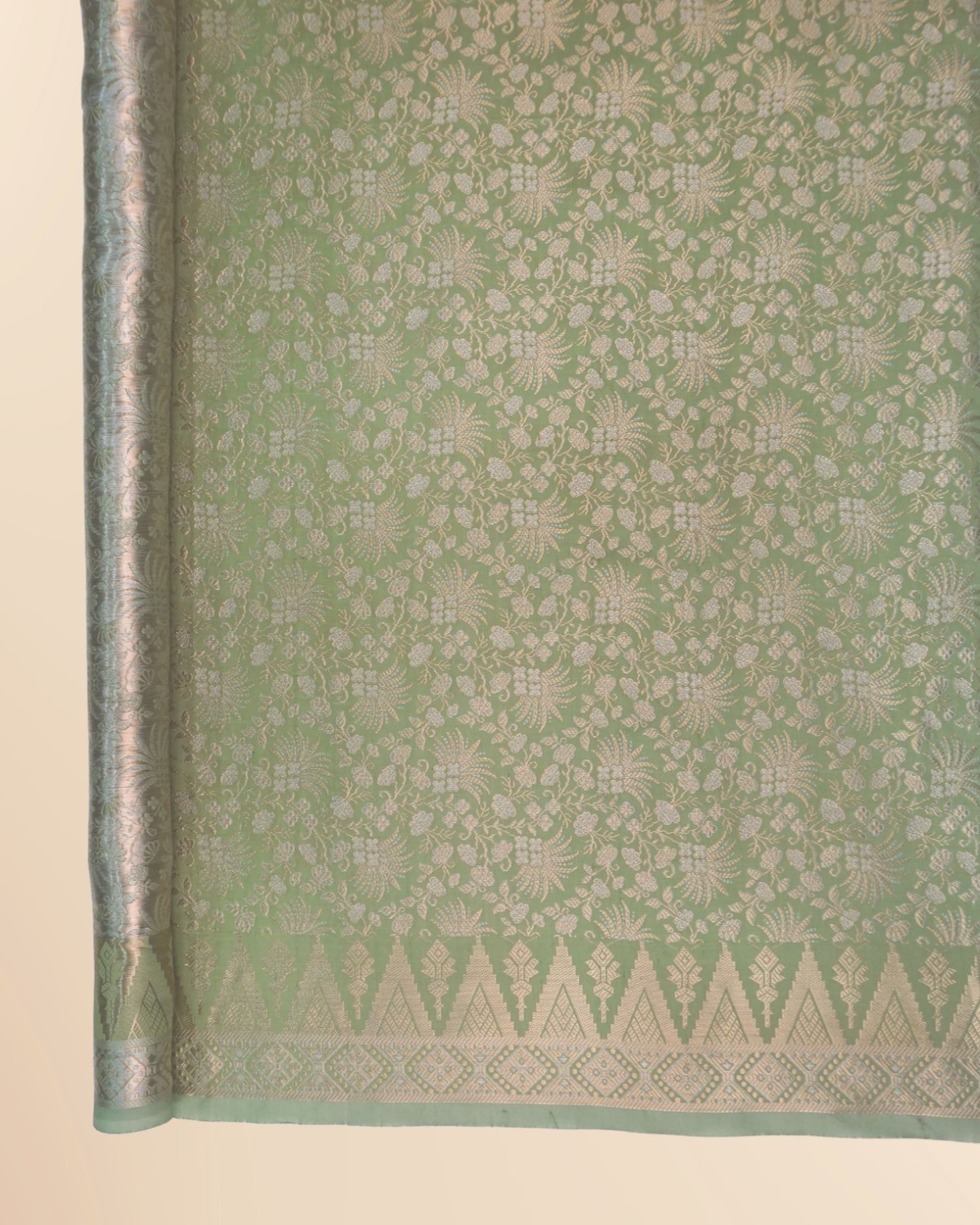 Amsyar Gold Jacquard with Stone 44"