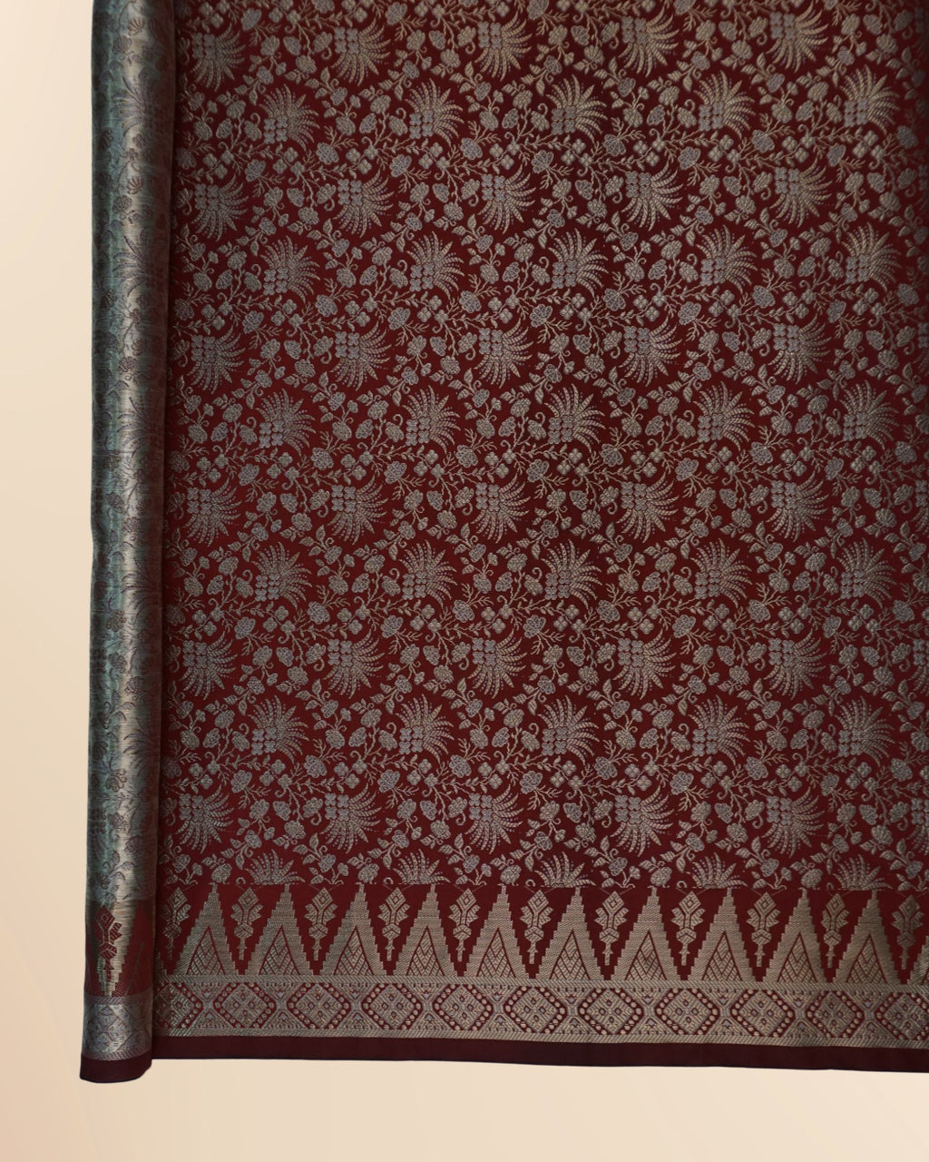 Amsyar Gold Jacquard with Stone 44"