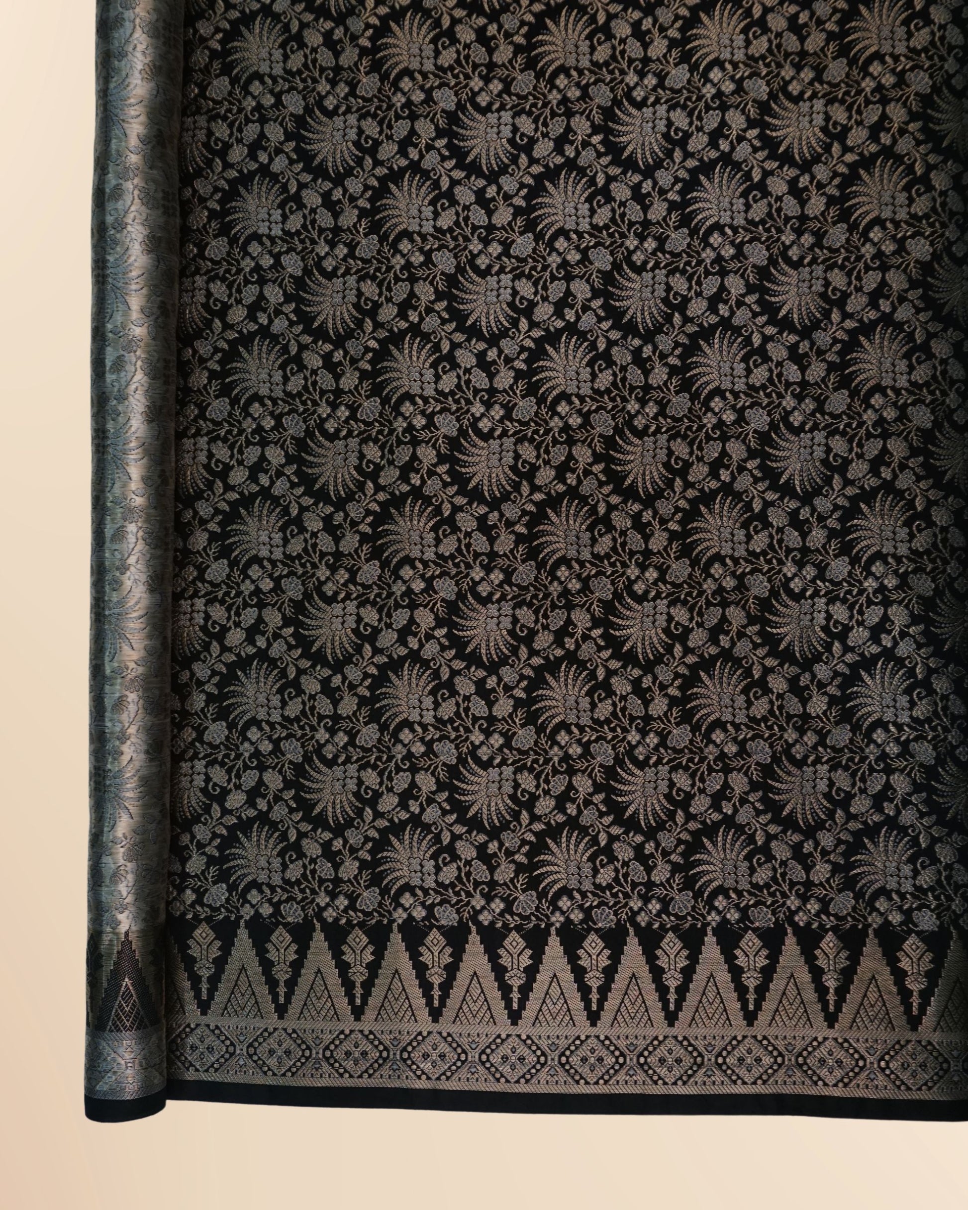 Amsyar Gold Jacquard with Stone 44"