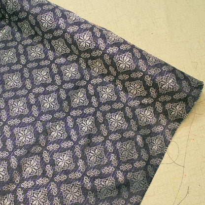 Peti Perak Metallic Songket 44"