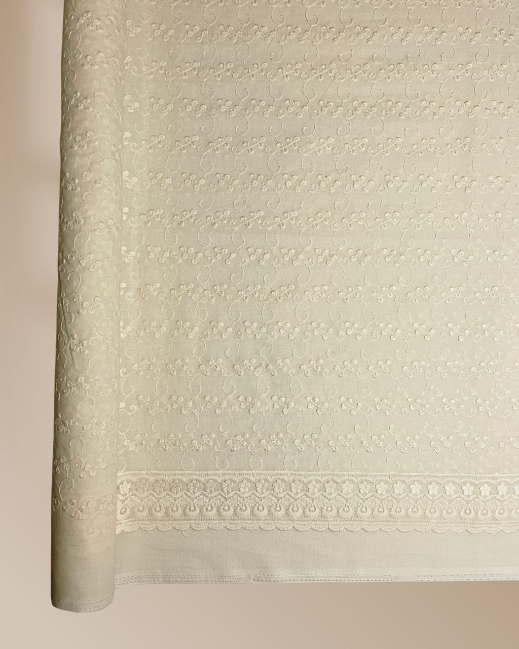Dots Cotton Cambric Embroidery 40S 44"
