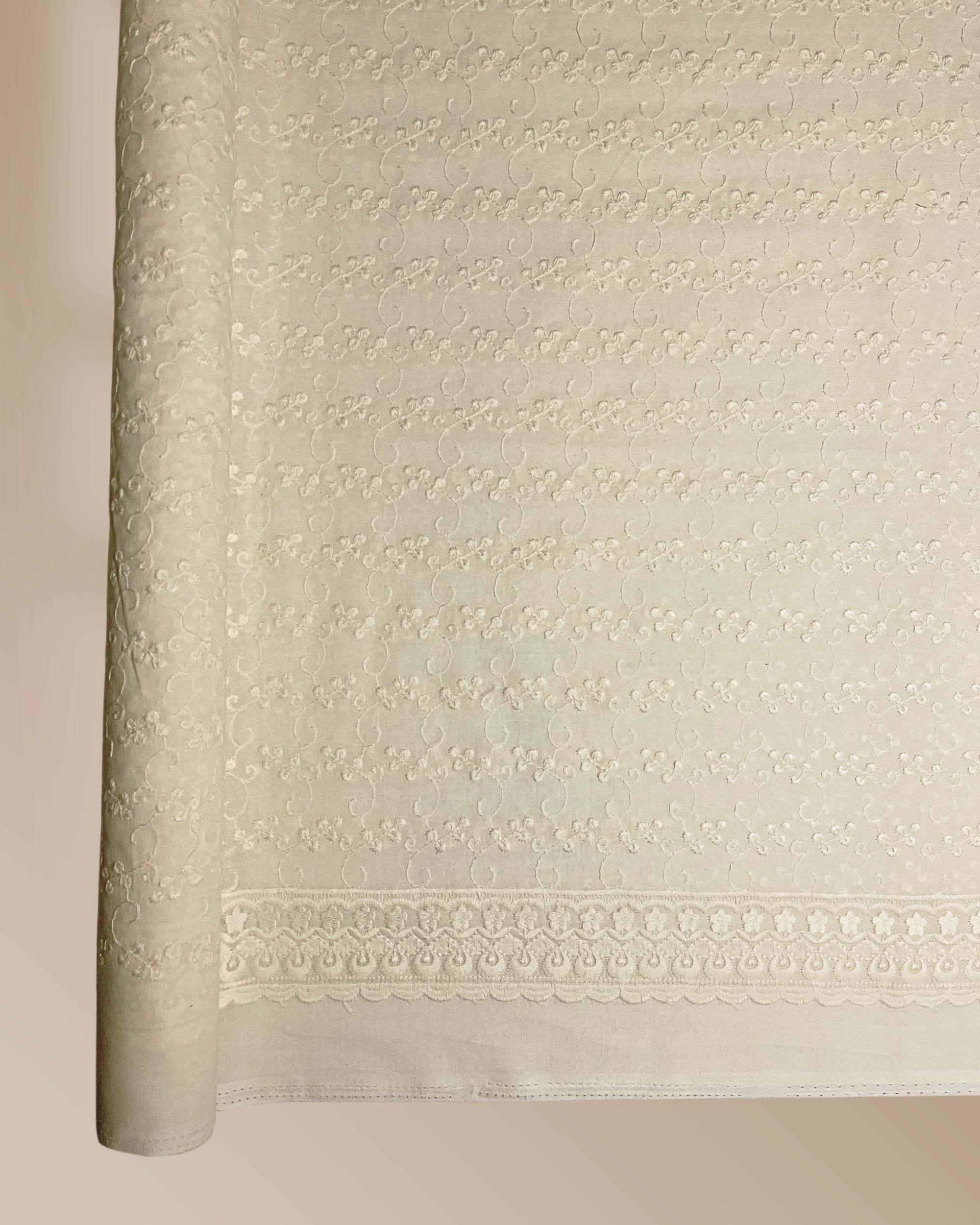 Dots Cotton Cambric Embroidery 40S 44"