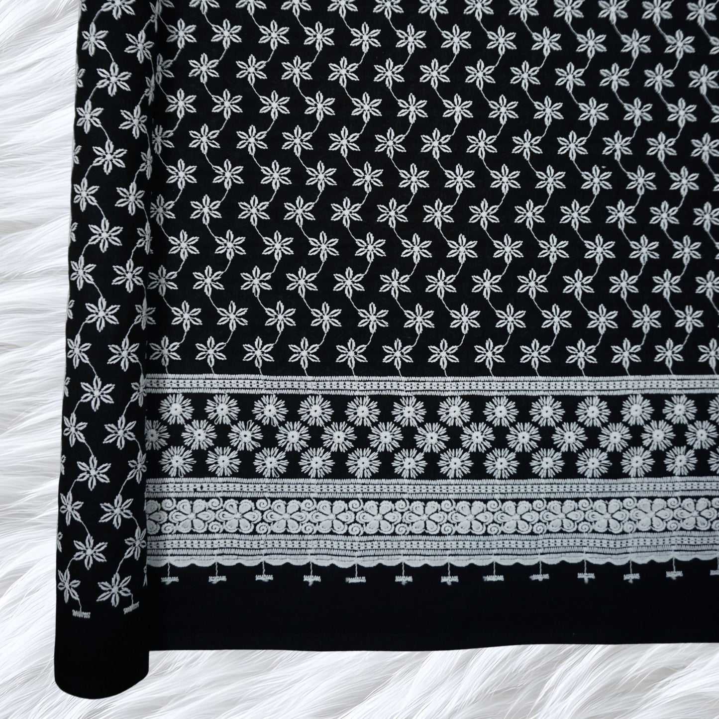 KAMDAR Cotton Cambric Embroidery 60S Bidang 44" Black White Open Meter (Kain Ela) - Texture & Timbul