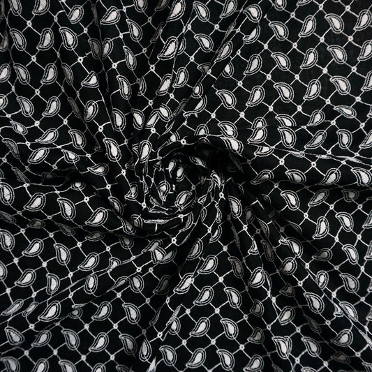 KAMDAR Cotton Cambric Embroidery Layla 60S Bidang 44" Black White Open Meter (Kain Ela) - Texture & Timbul