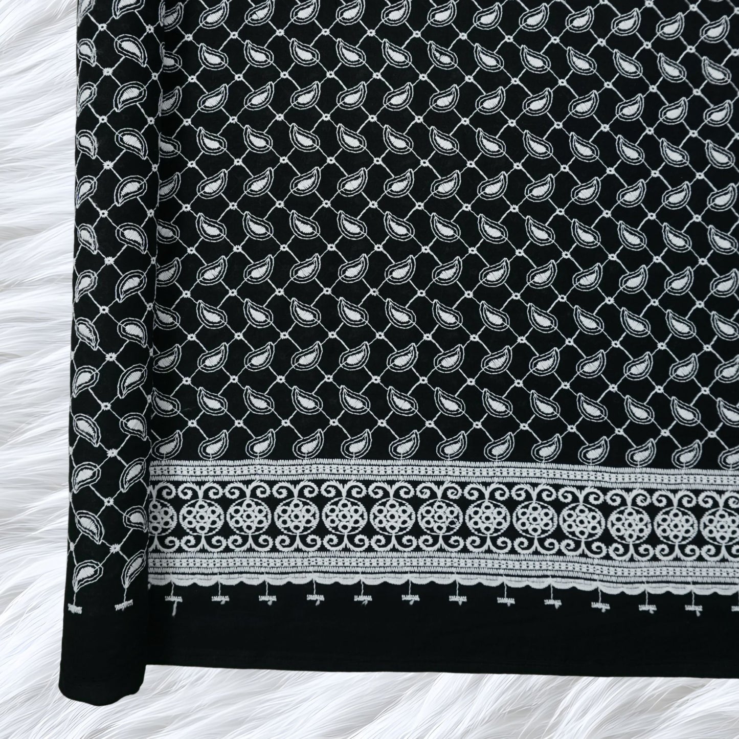 KAMDAR Cotton Cambric Embroidery Layla 60S Bidang 44" Black White Open Meter (Kain Ela) - Texture & Timbul
