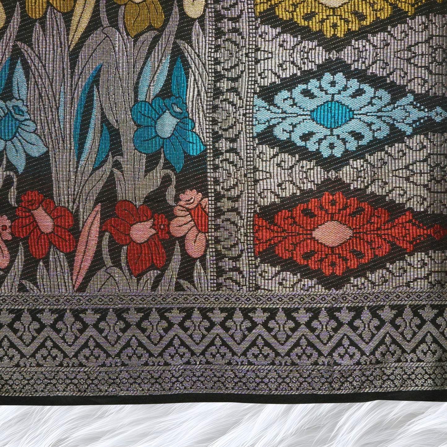 KAMDAR Men's Sampin Black Gold 6 Design - Ironless & Tak Jarang