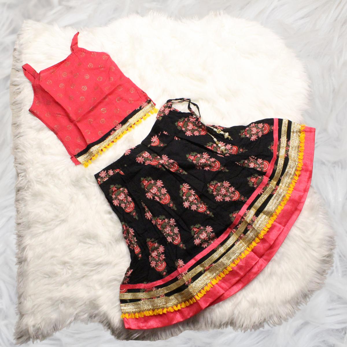 Kamdar Aadhira Girls Pattu Pavadai Sattai Lehenga Choli Set Skirt Pakaian Bertingkat Cetak Bunga dengan Atasan Tanpa Lengan Gaya Tank-Top Pakaian Mewah Cantik untuk Deepavali Diwali Pakaian Kanak-kanak Kasual Kapas Emas