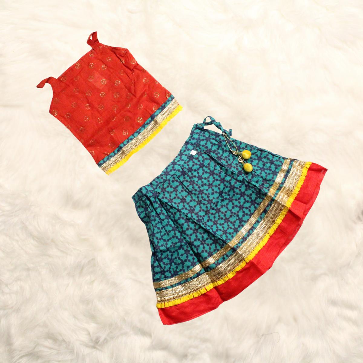 Kamdar Aadhira Girls Pattu Pavadai Sattai Lehenga Choli Set Skirt Pakaian Bertingkat Cetak Bunga dengan Atasan Tanpa Lengan Gaya Tank-Top Pakaian Mewah Cantik untuk Deepavali Diwali Pakaian Kanak-kanak Kasual Kapas Emas